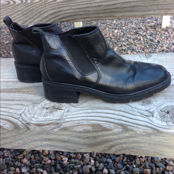 Boots - Picture 3 of 4